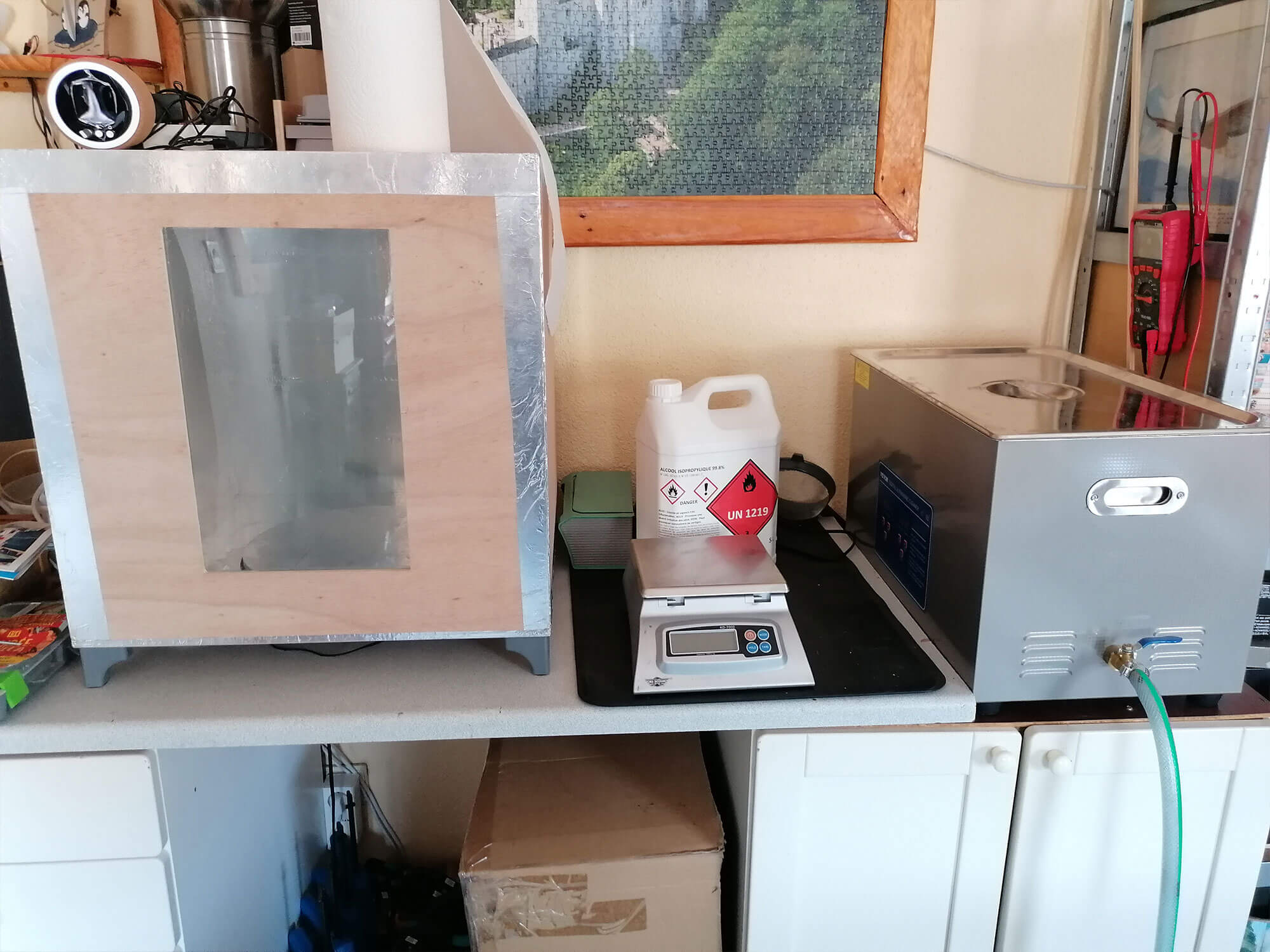 Boîte à irradiation et bacs à ultrasons