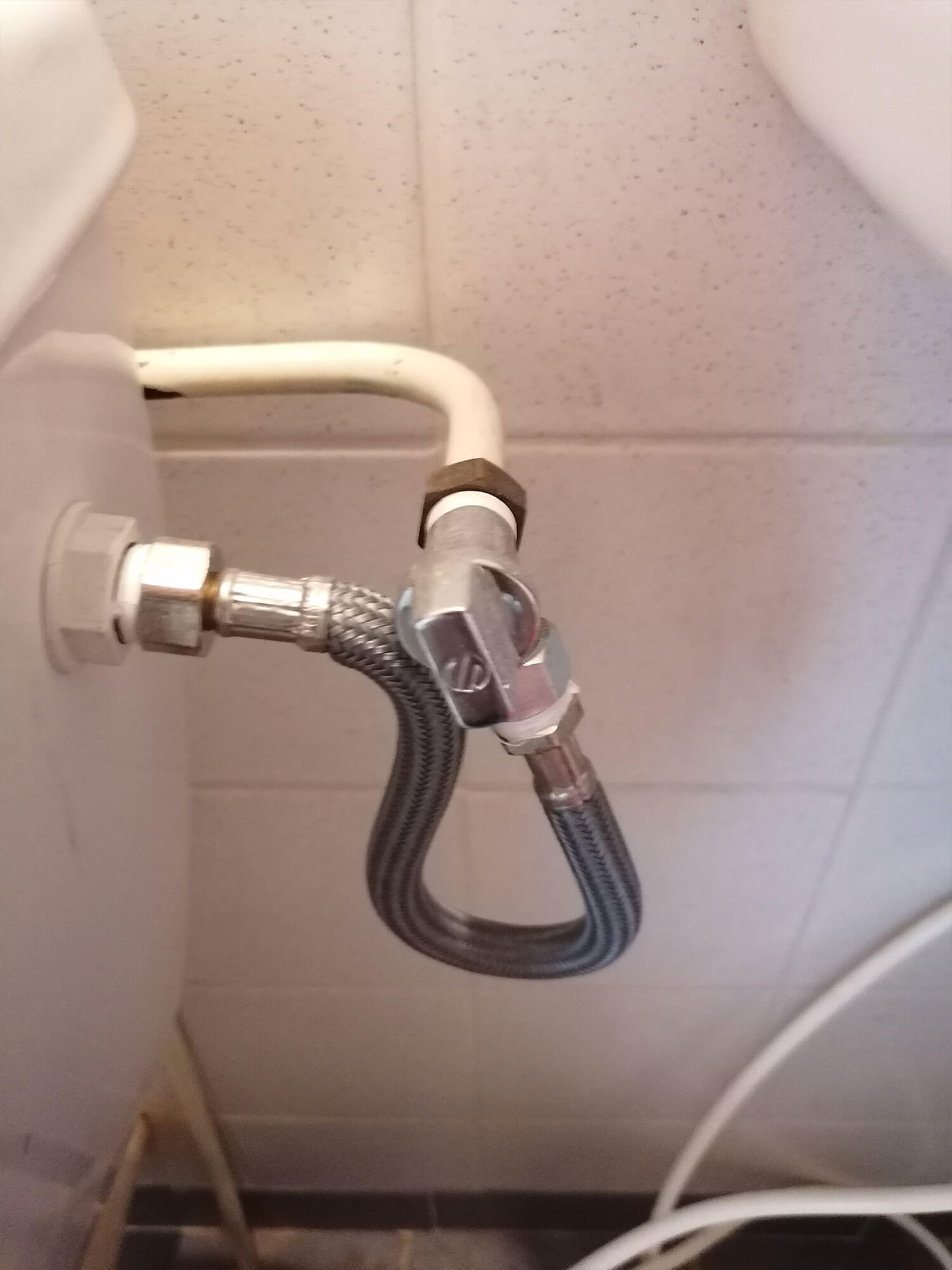 Ralonge flexible de robinetterie.